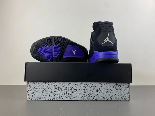 Zapatillas de baloncesto Air Jordan 4 negro y morado 16