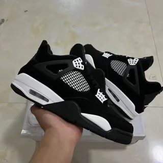 Tênis de basquete Air Jordan 4 preto e branco