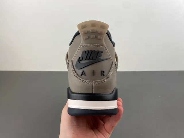 Tênis de basquete Air Jordan 4 em camurça cinza e preta 4