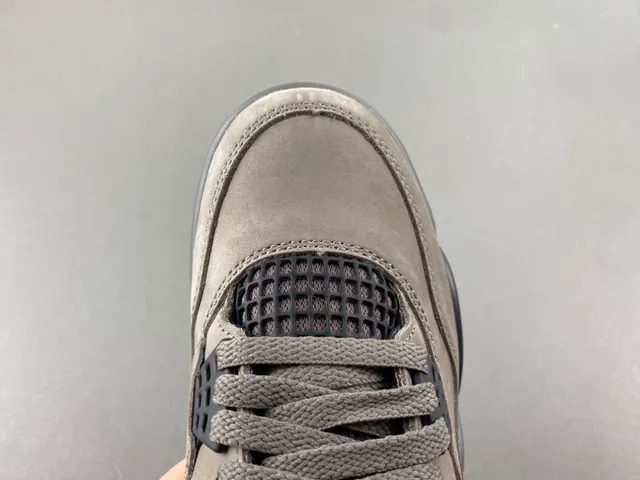 Tênis de basquete Air Jordan 4 em camurça cinza e preta 5