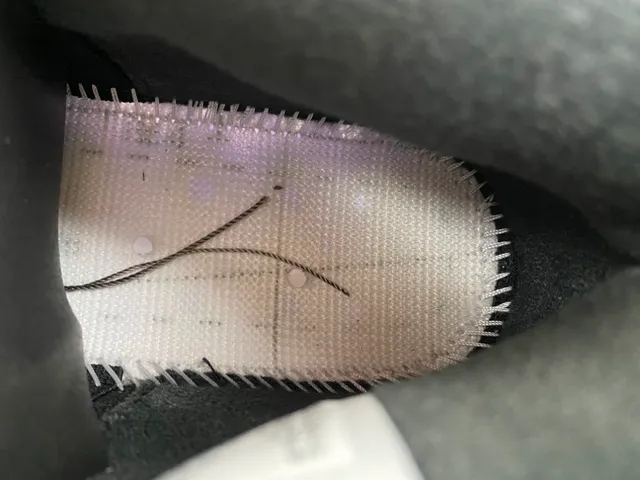 Tênis de basquete Air Jordan 4 em camurça cinza e preta 8