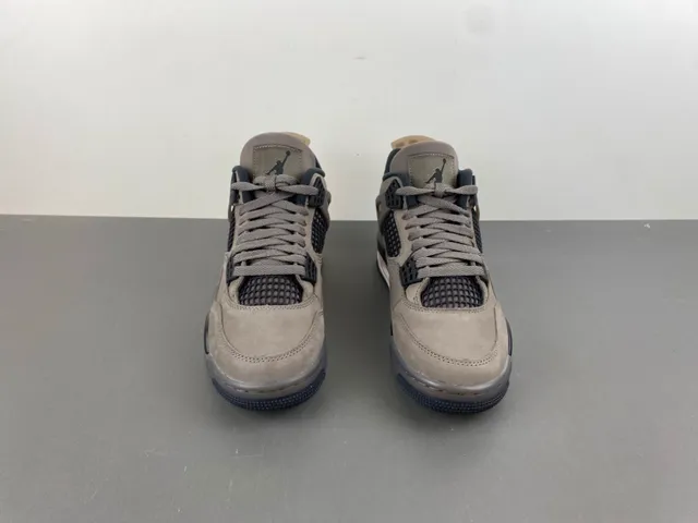 Tênis de basquete Air Jordan 4 em camurça cinza e preta 11