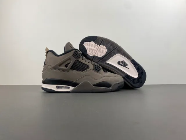 Tênis de basquete Air Jordan 4 em camurça cinza e preta 12