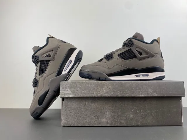Tênis de basquete Air Jordan 4 em camurça cinza e preta 14