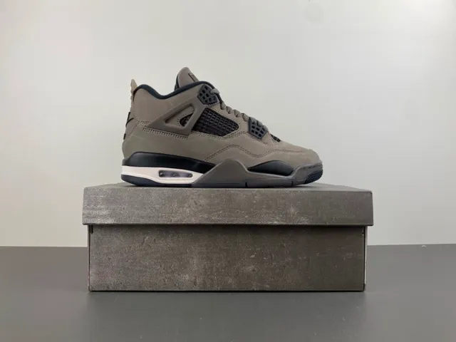 Tênis de basquete Air Jordan 4 em camurça cinza e preta 15