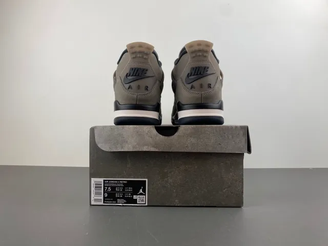 Tênis de basquete Air Jordan 4 em camurça cinza e preta 17