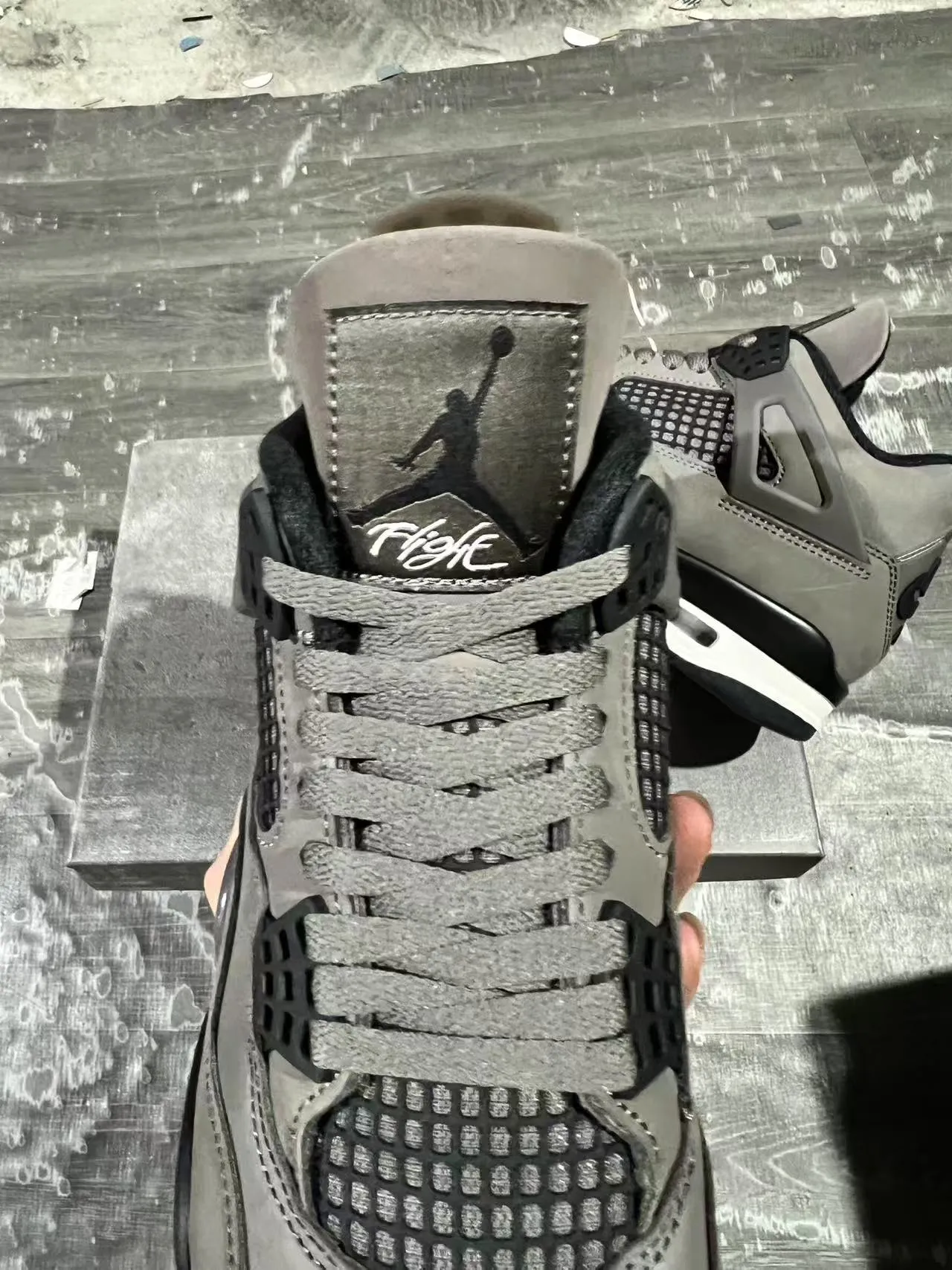 Zapatillas de baloncesto Air Jordan 4 de ante gris y jaula negra 4