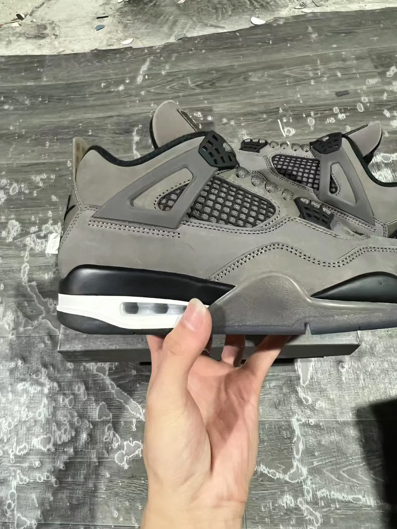 Zapatillas de baloncesto Air Jordan 4 de ante gris y jaula negra 7