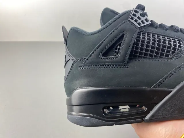 Air Jordan 4 单色黑篮球鞋 3