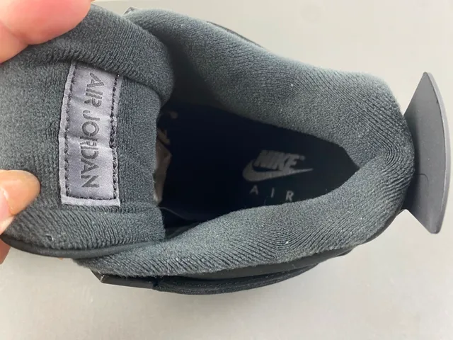 Air Jordan 4 单色黑篮球鞋 7