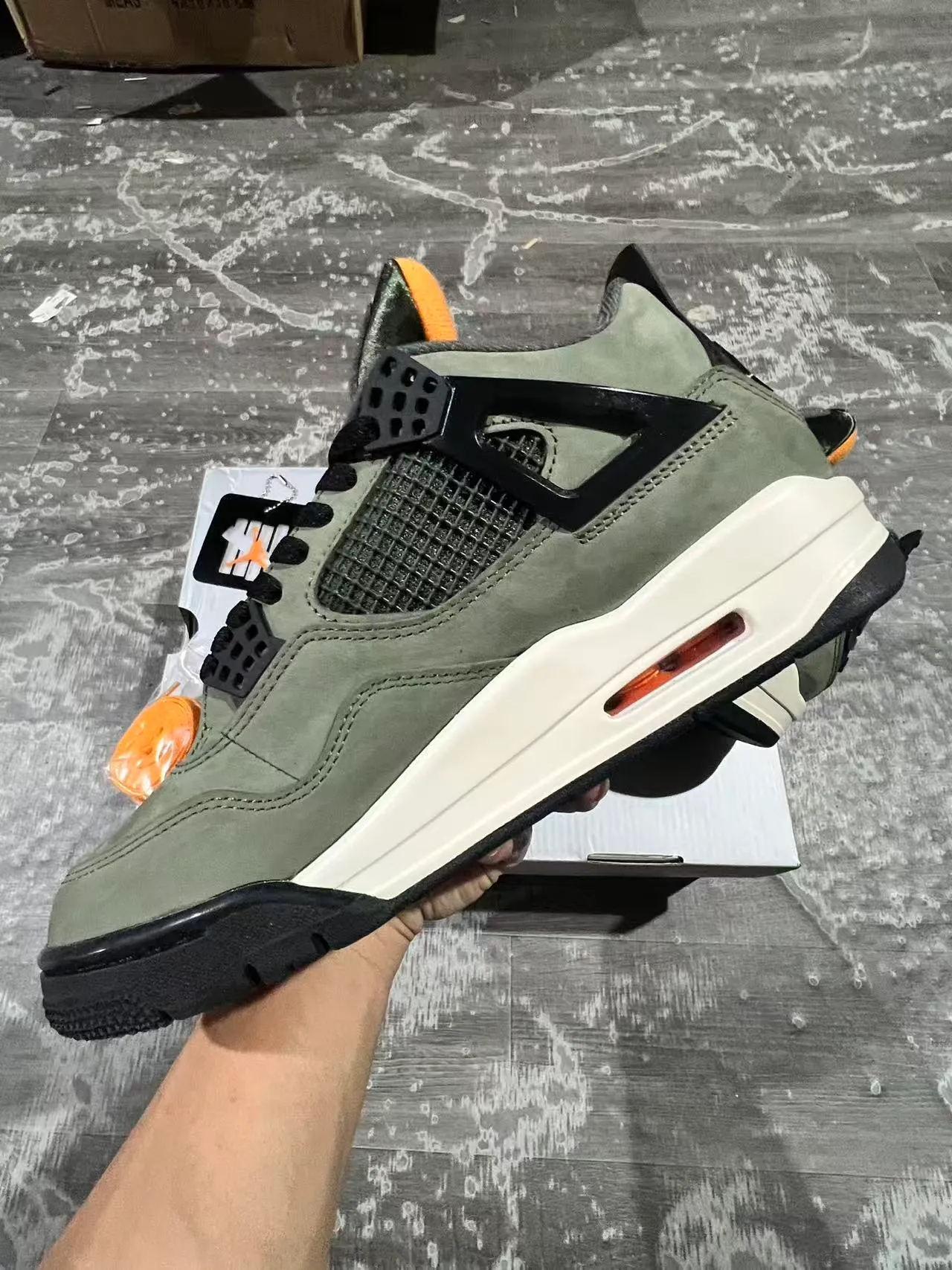 Zapatillas de baloncesto Air Jordan 4 de ante verde oliva con jaula negra 8