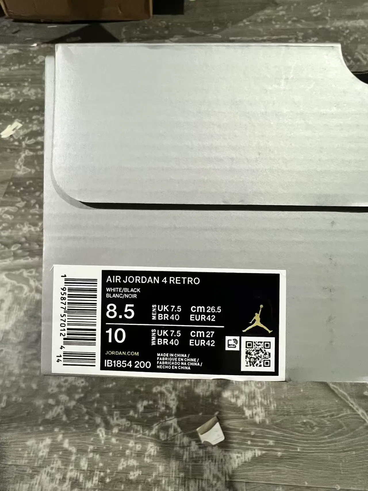 Zapatillas de baloncesto Air Jordan 4 de ante verde oliva con jaula negra 10