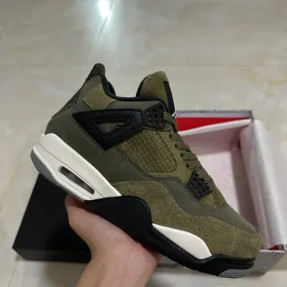 Zapatillas de baloncesto de caña alta Air Jordan 4 en ante verde oliva