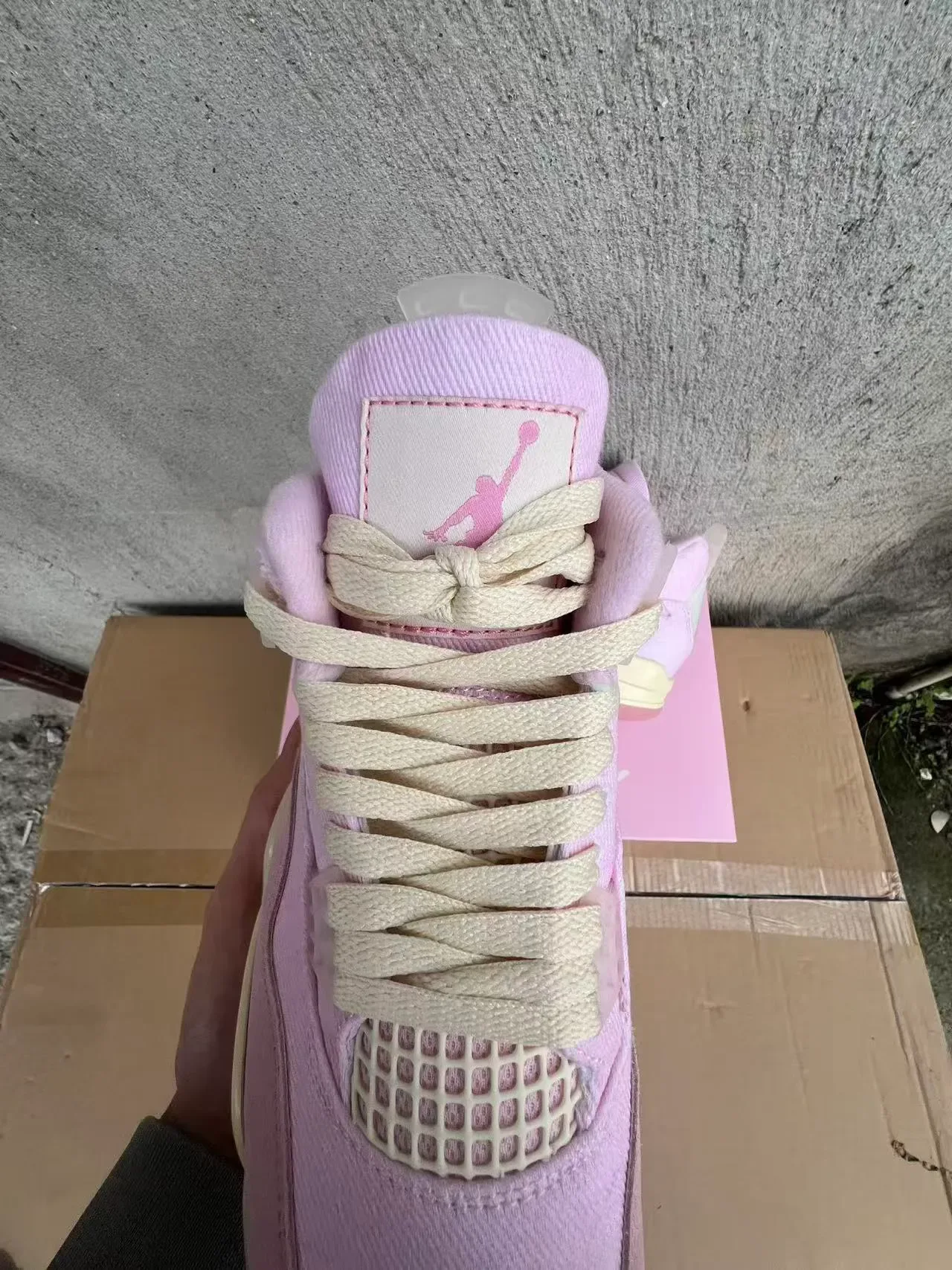 حذاء سنيكرز Air Jordan 4 لايف ستايل باللون الوردي والكريمي 4