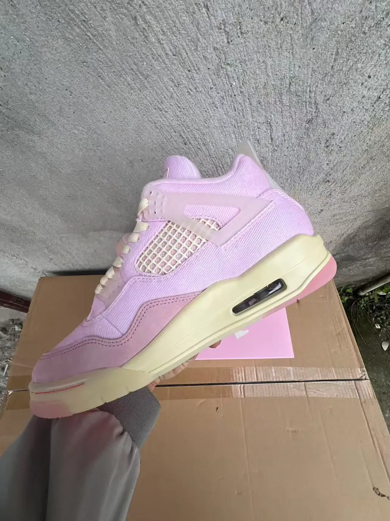 حذاء سنيكرز Air Jordan 4 لايف ستايل باللون الوردي والكريمي 5