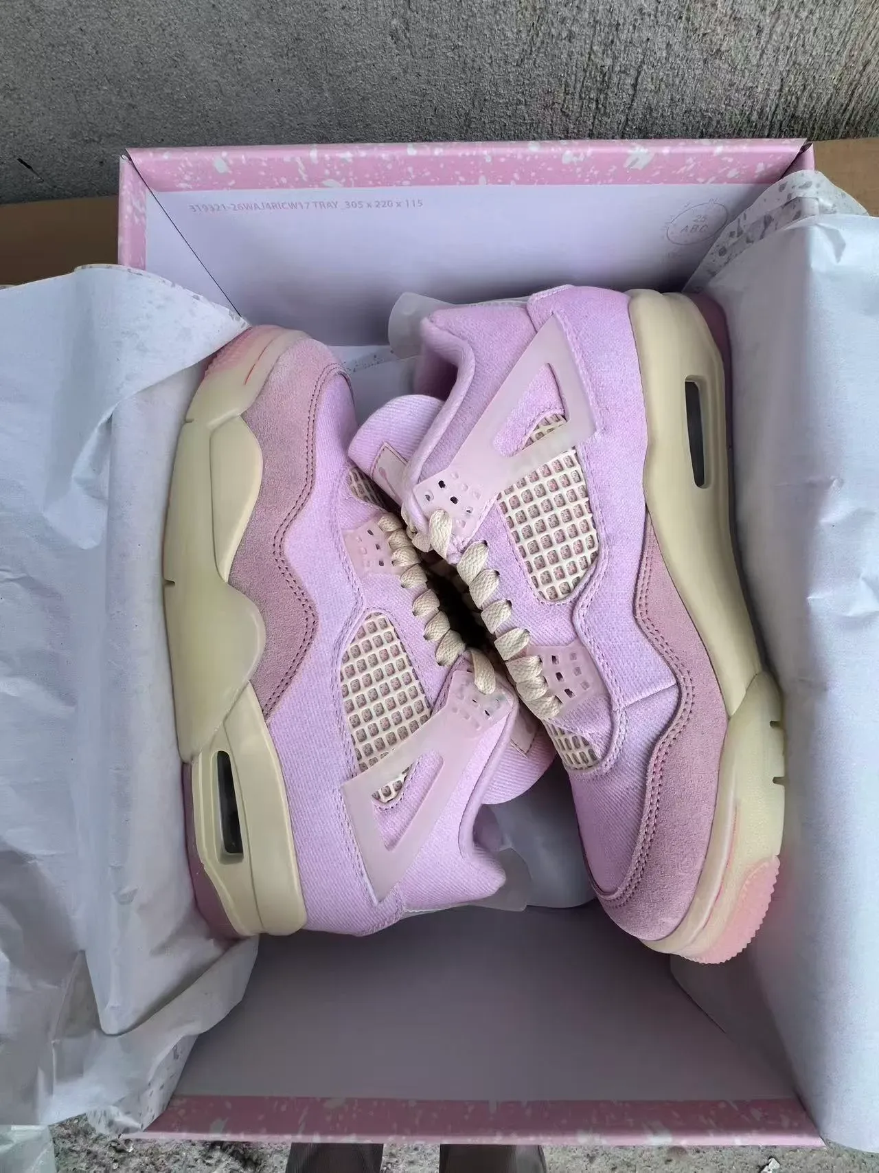 حذاء سنيكرز Air Jordan 4 لايف ستايل باللون الوردي والكريمي 9