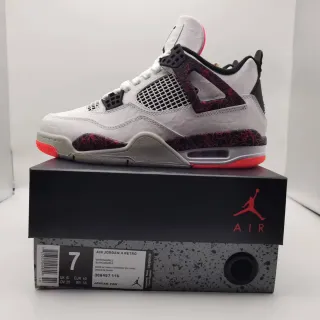Air Jordan 4 Retro सफ़ेद मार्बल पिंक स्क्रिबल बास्केटबॉल जूते