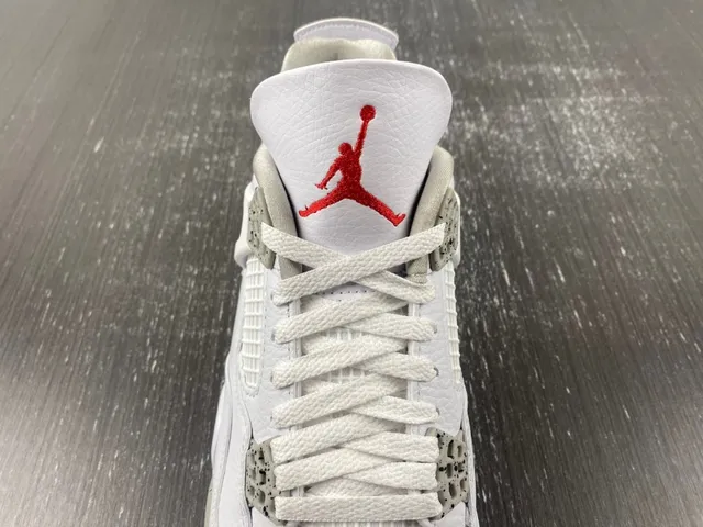 Tênis de basquete Air Jordan 4 branco cinza vermelho 2
