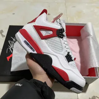 Tênis de basquete Air Jordan 4 branco vermelho preto