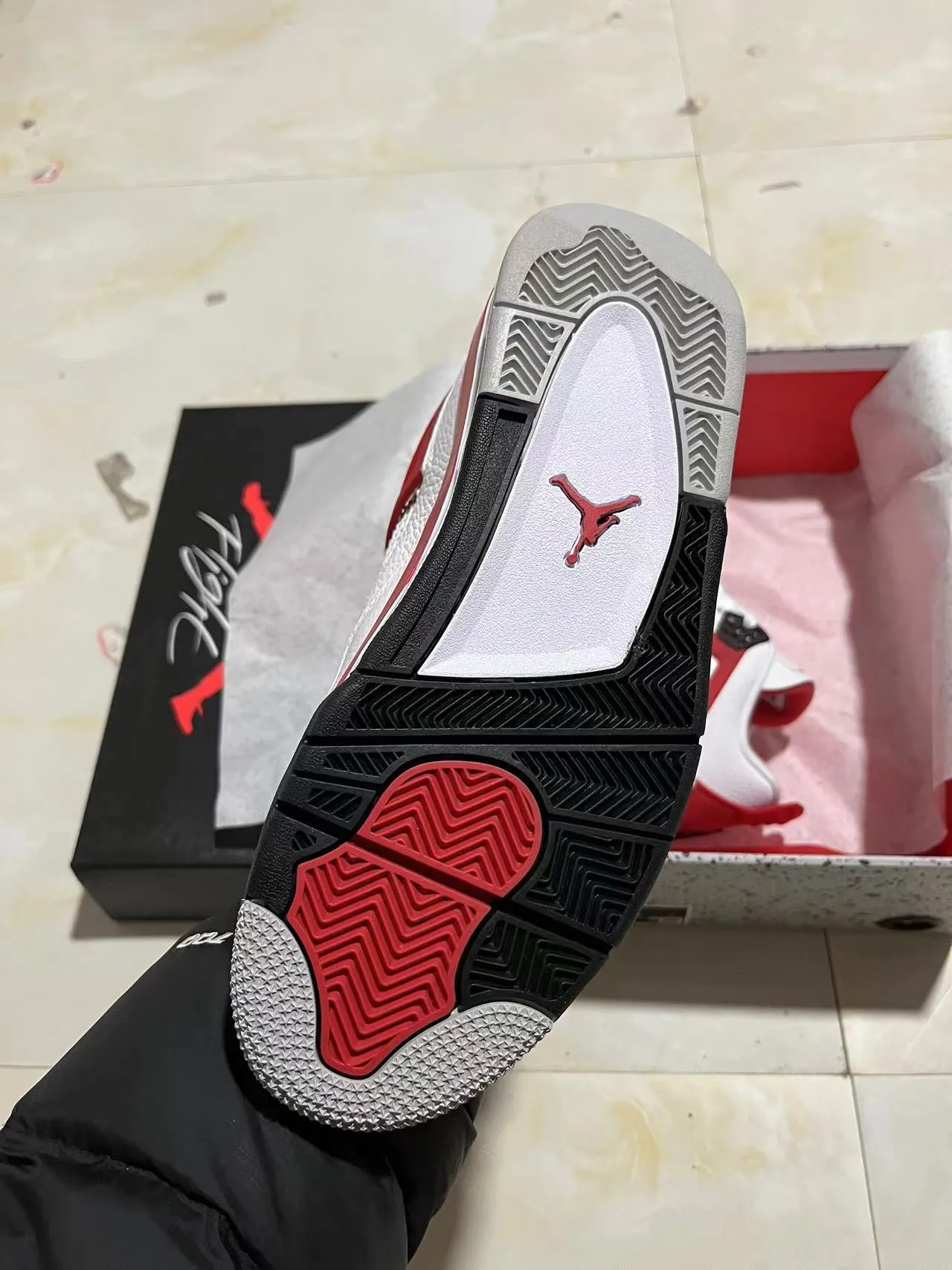Chaussures de basketball Air Jordan 4 blanc rouge noir 5