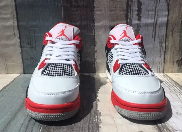 Air Jordan 4 白红黑篮球鞋 2
