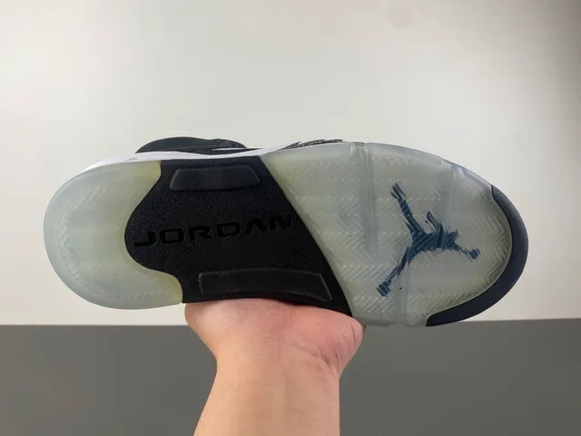 Zapatillas de baloncesto Air Jordan 5 de ante negro y blanco 9