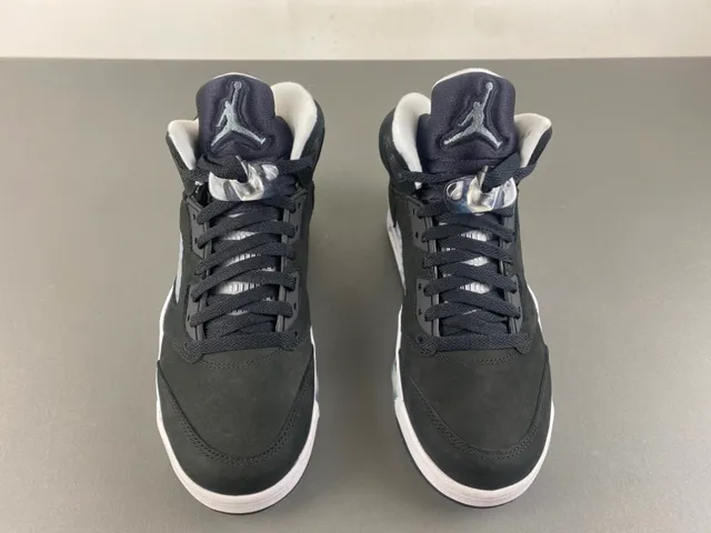 Zapatillas de baloncesto Air Jordan 5 de ante negro y blanco 11