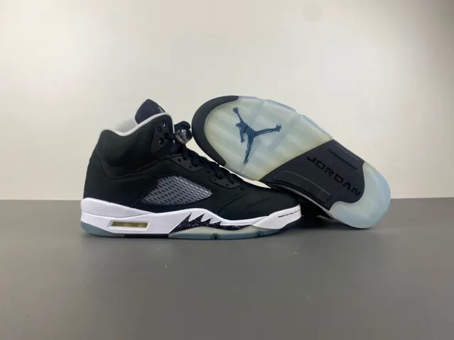 Zapatillas de baloncesto Air Jordan 5 de ante negro y blanco 12