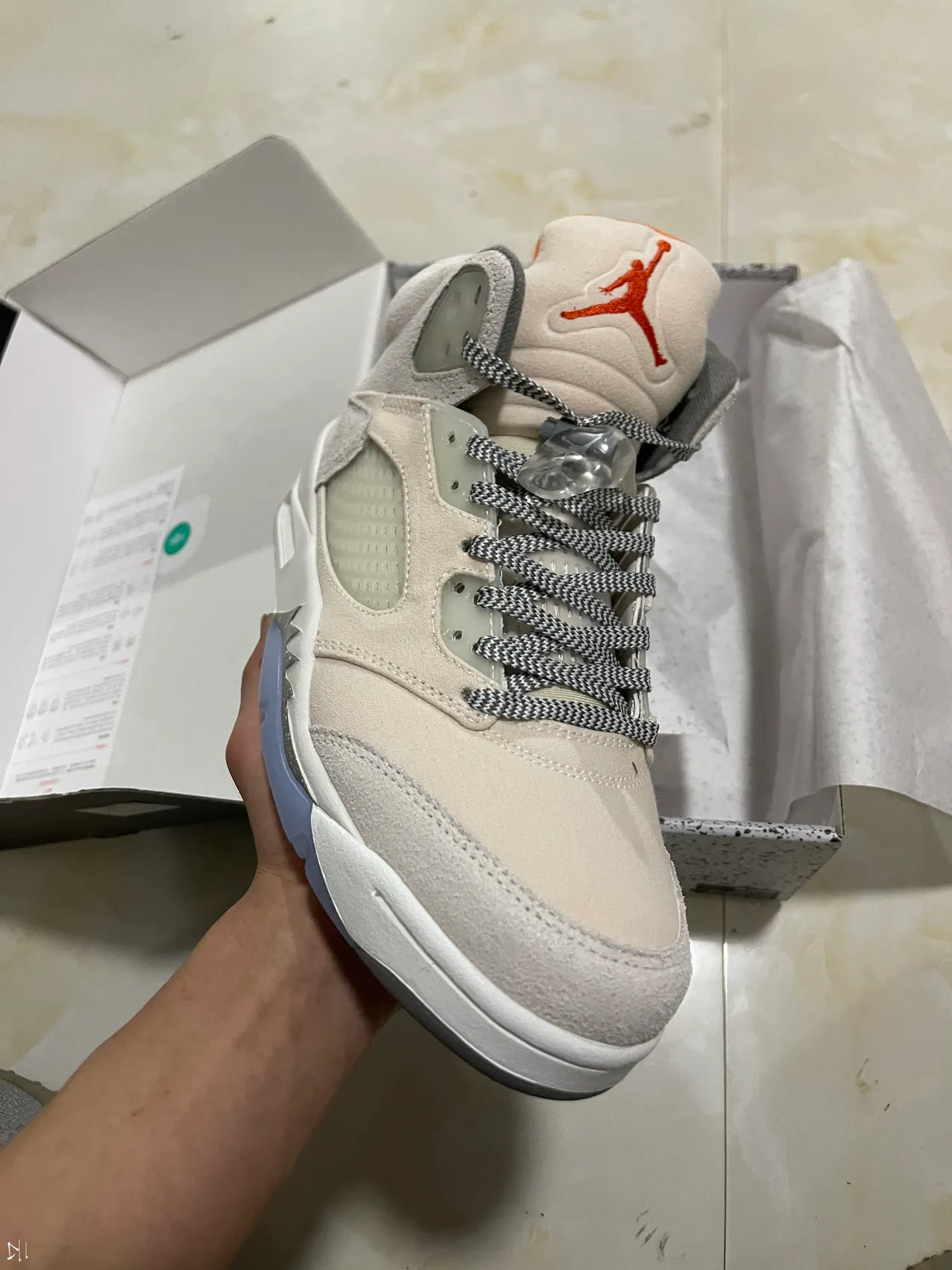 Air Jordan 5 Off-White tênis de basquete de cano alto em camurça bege 2