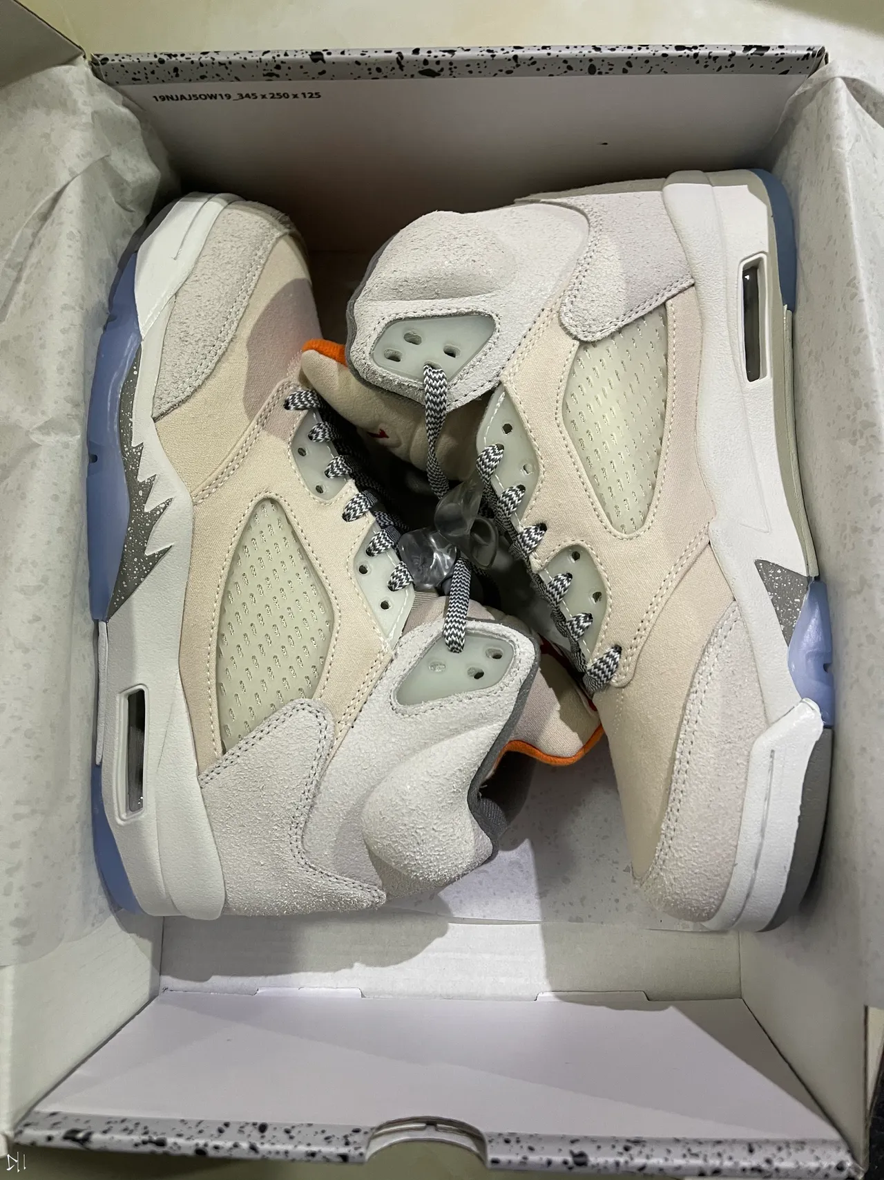 Air Jordan 5 Off-White tênis de basquete de cano alto em camurça bege 7