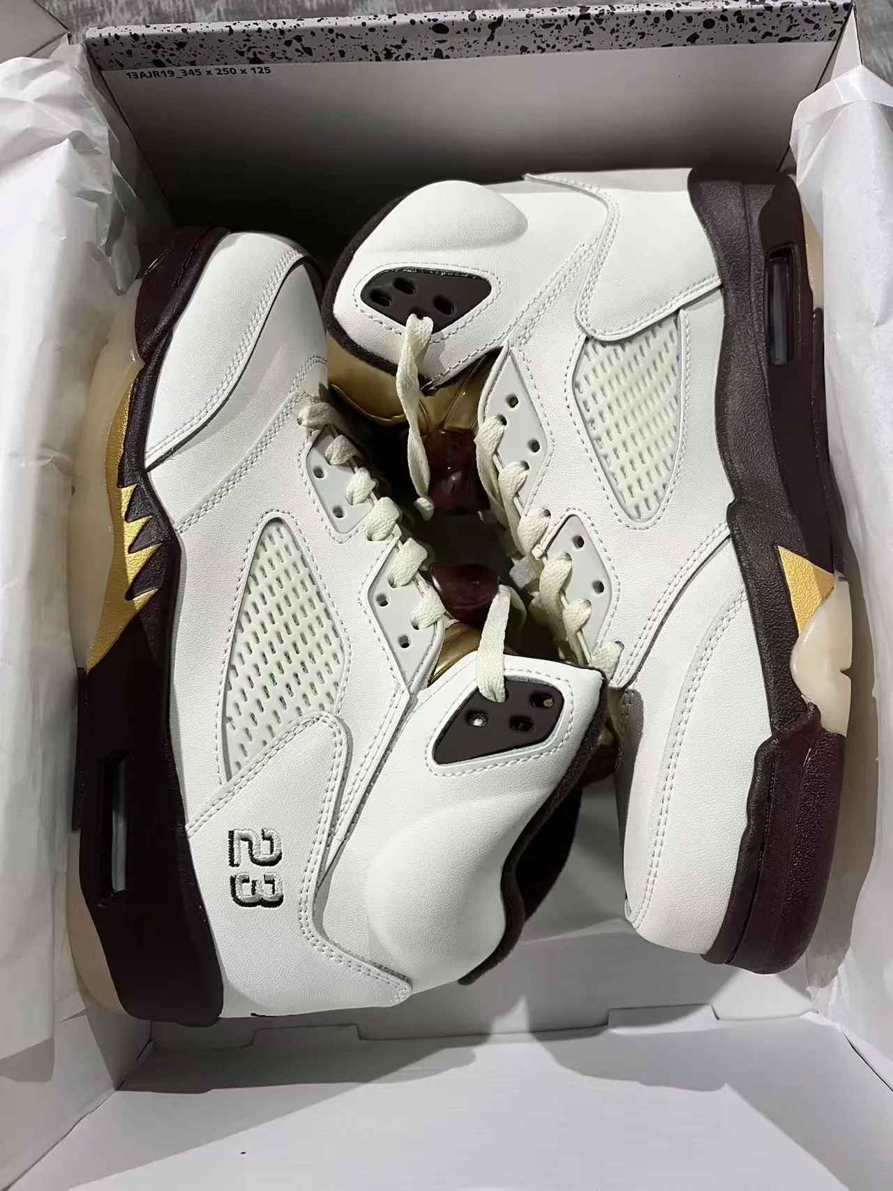 Tênis de basquete Air Jordan 5 Off-White bordô e dourado raio 10