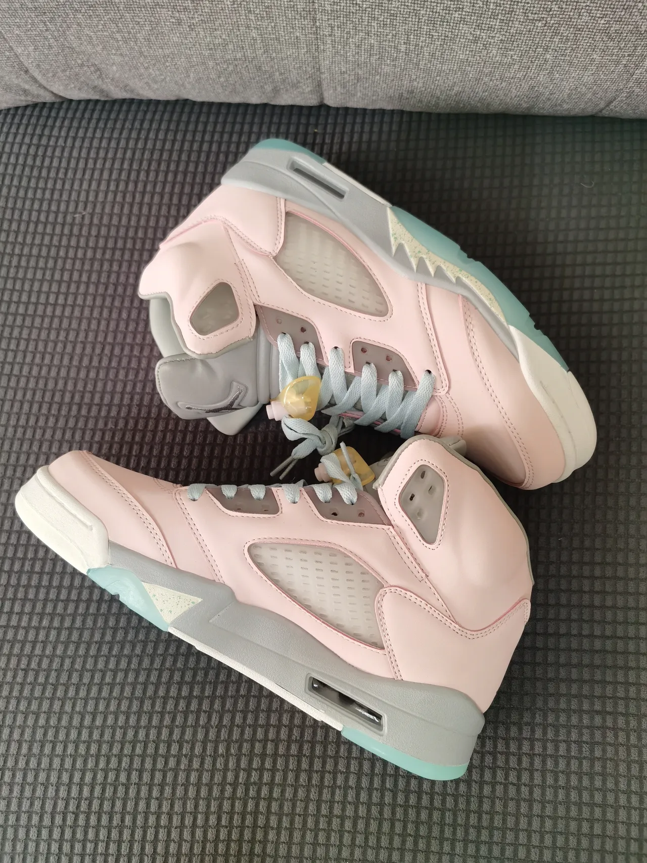 Air Jordan 5 粉色和薄荷绿篮球鞋 2