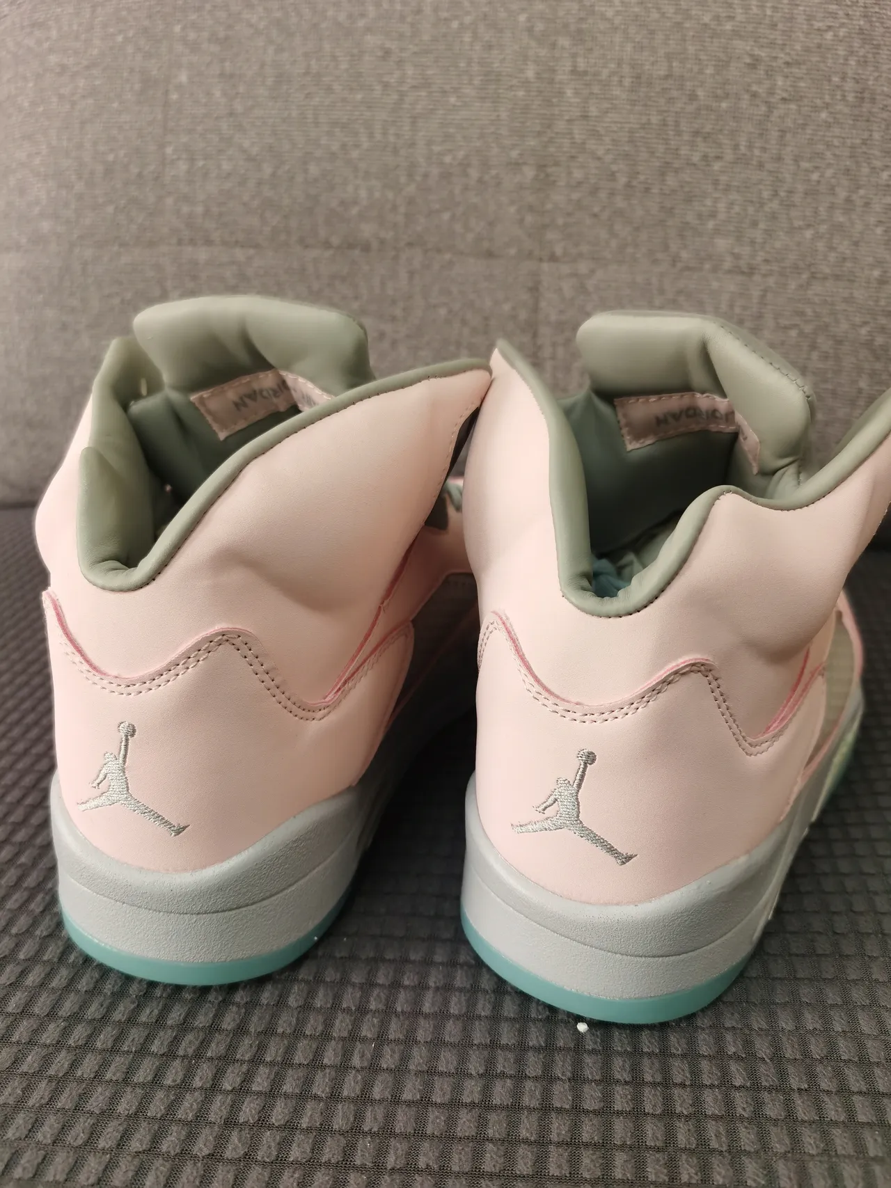 Air Jordan 5 粉色和薄荷绿篮球鞋 3