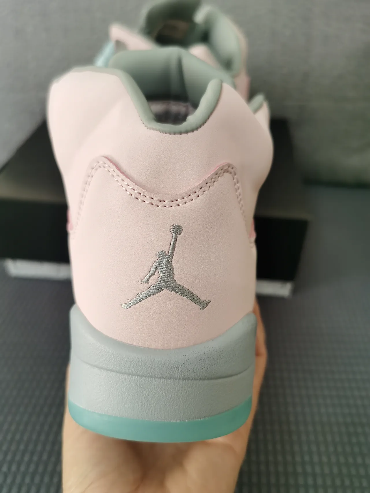 Air Jordan 5 粉色和薄荷绿篮球鞋 7