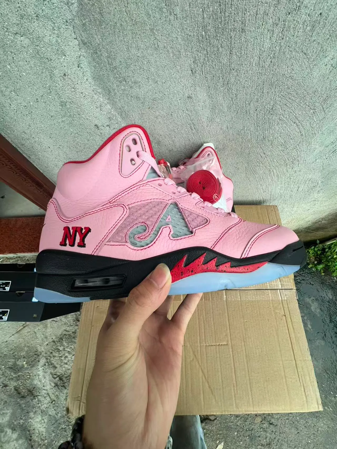 Chaussures de basketball Air Jordan 5 Rose Noir Rouge NY 7