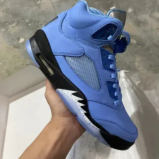 Air Jordan 5 यूनिवर्सिटी ब्लू ब्लैक बास्केटबॉल जूते