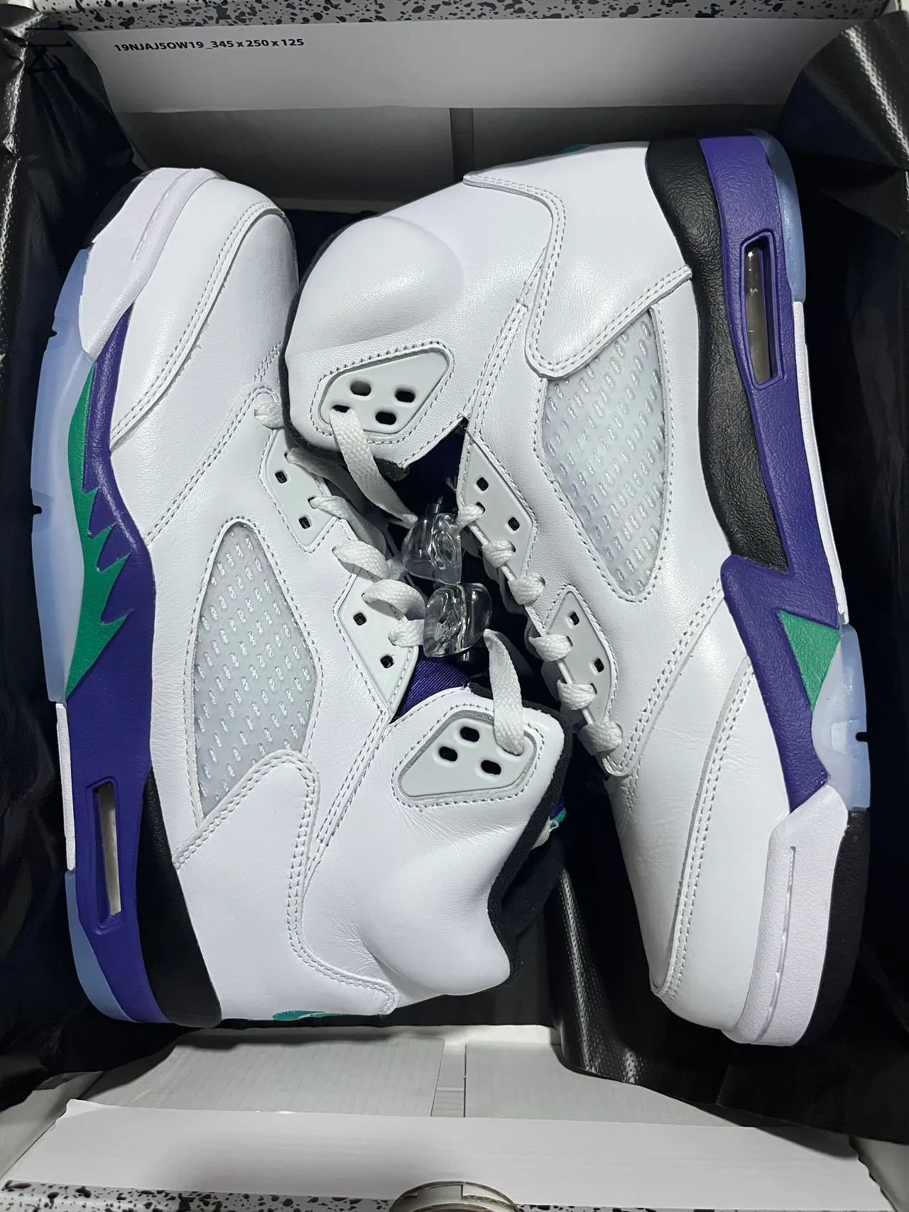 حذاء كرة السلة Air Jordan 5 أبيض بنفسجي أخضر 2