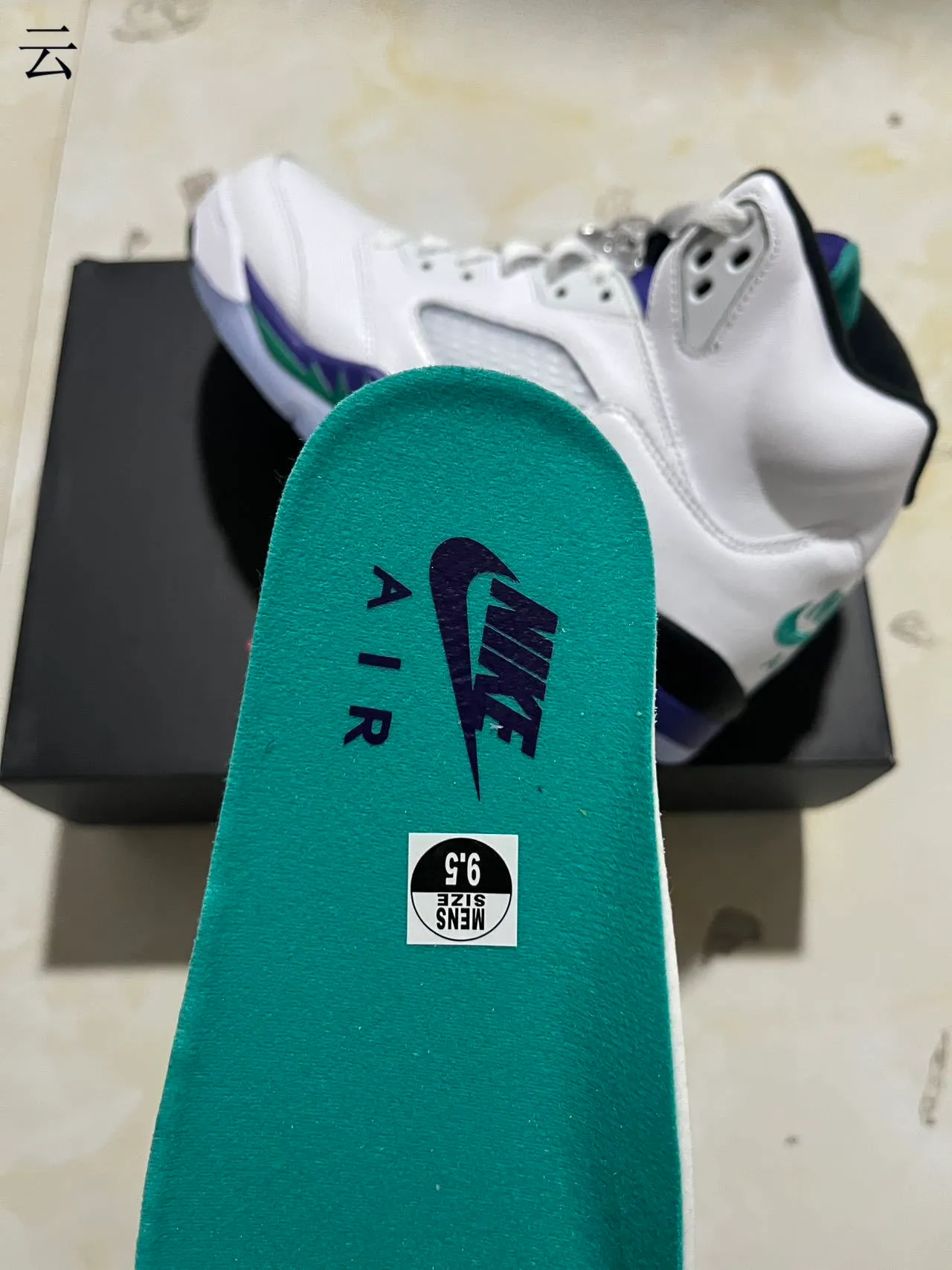 حذاء كرة السلة Air Jordan 5 أبيض بنفسجي أخضر 3