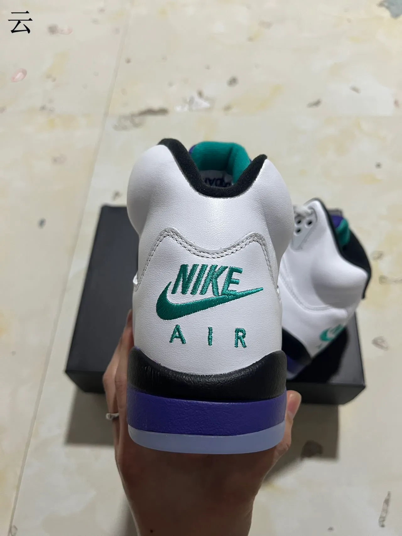حذاء كرة السلة Air Jordan 5 أبيض بنفسجي أخضر 8