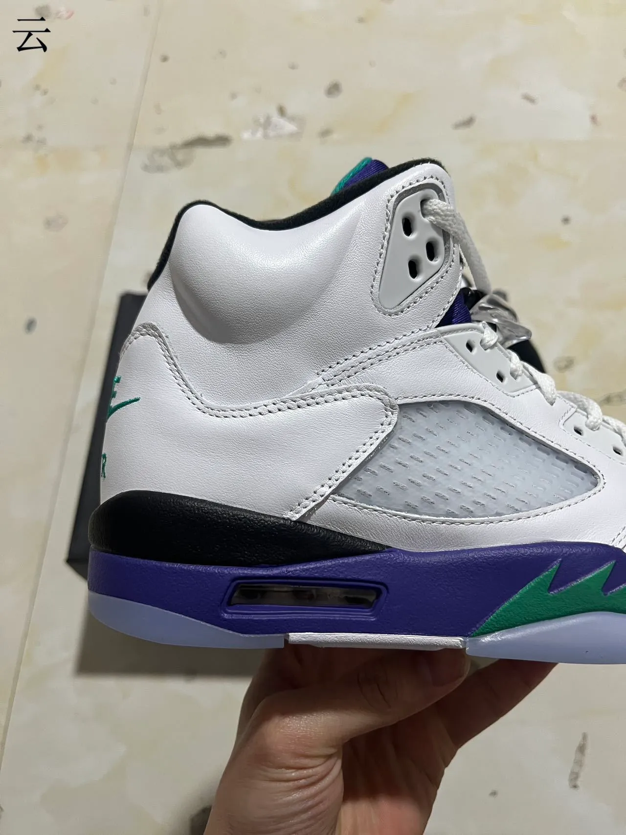 حذاء كرة السلة Air Jordan 5 أبيض بنفسجي أخضر 4