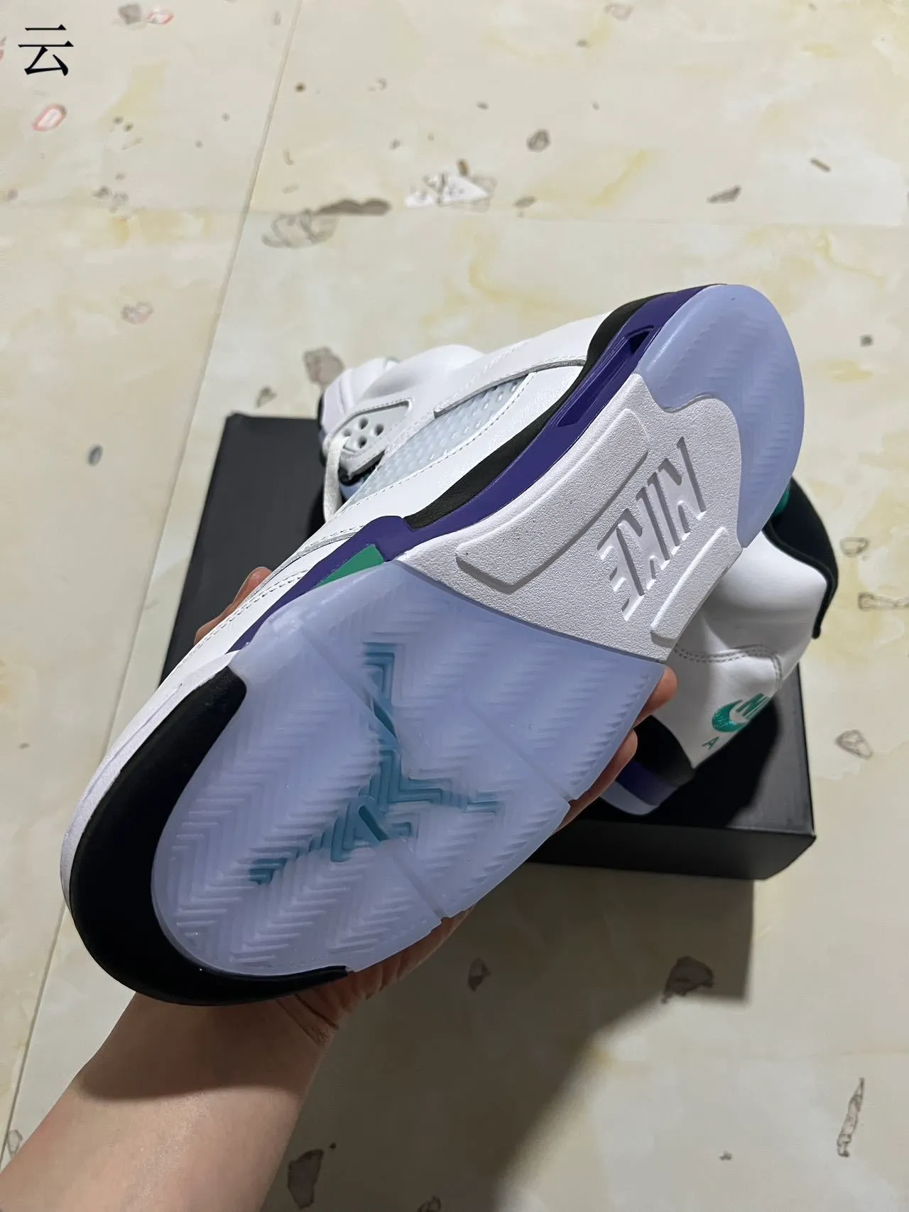 حذاء كرة السلة Air Jordan 5 أبيض بنفسجي أخضر 5