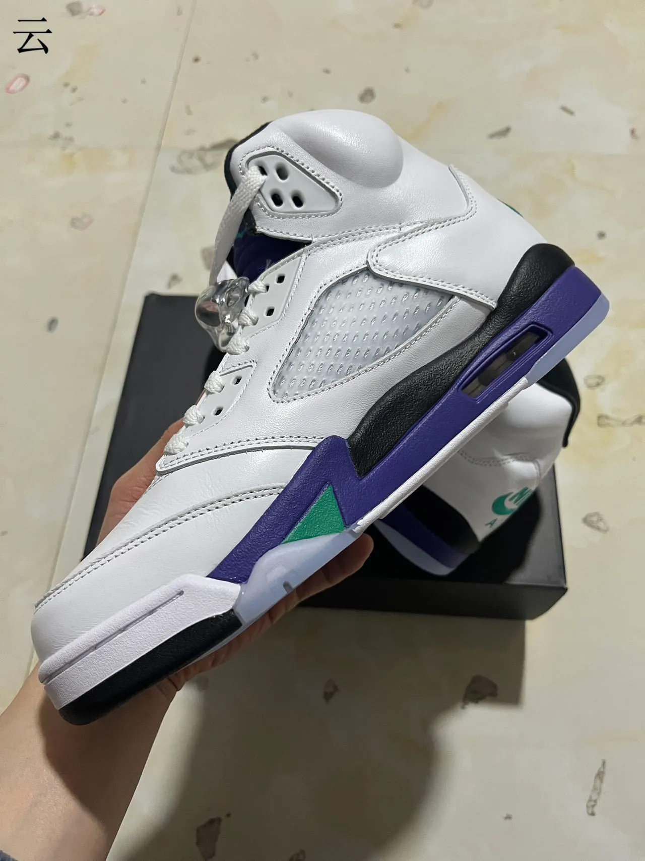 حذاء كرة السلة Air Jordan 5 أبيض بنفسجي أخضر 9