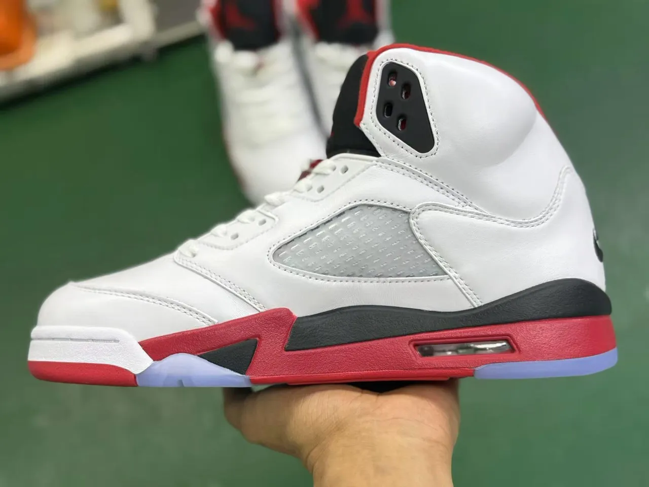 حذاء كرة السلة Air Jordan 5 أبيض أحمر أسود 17