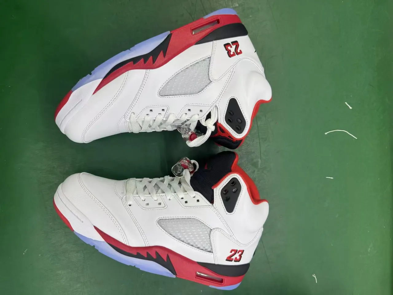 حذاء كرة السلة Air Jordan 5 أبيض أحمر أسود 20