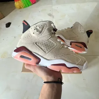 Zapatillas de baloncesto Air Jordan 6 beige burdeos rosa