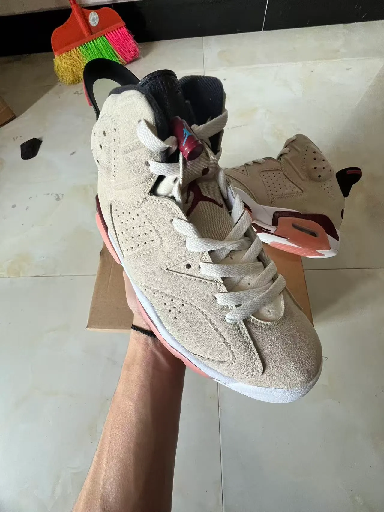 Zapatillas de baloncesto Air Jordan 6 beige burdeos rosa 2