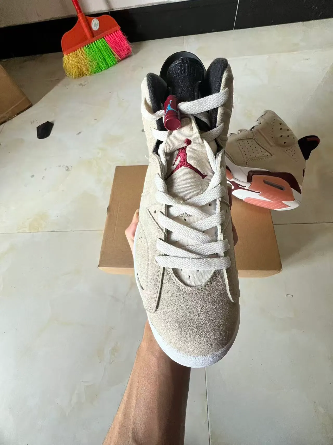Zapatillas de baloncesto Air Jordan 6 beige burdeos rosa 3