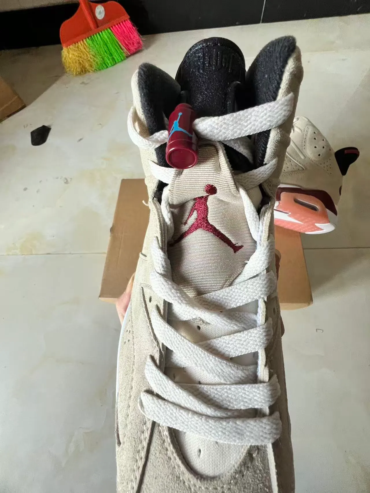 Zapatillas de baloncesto Air Jordan 6 beige burdeos rosa 4