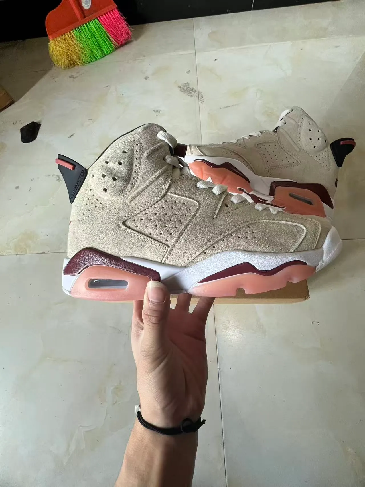 Zapatillas de baloncesto Air Jordan 6 beige burdeos rosa 7