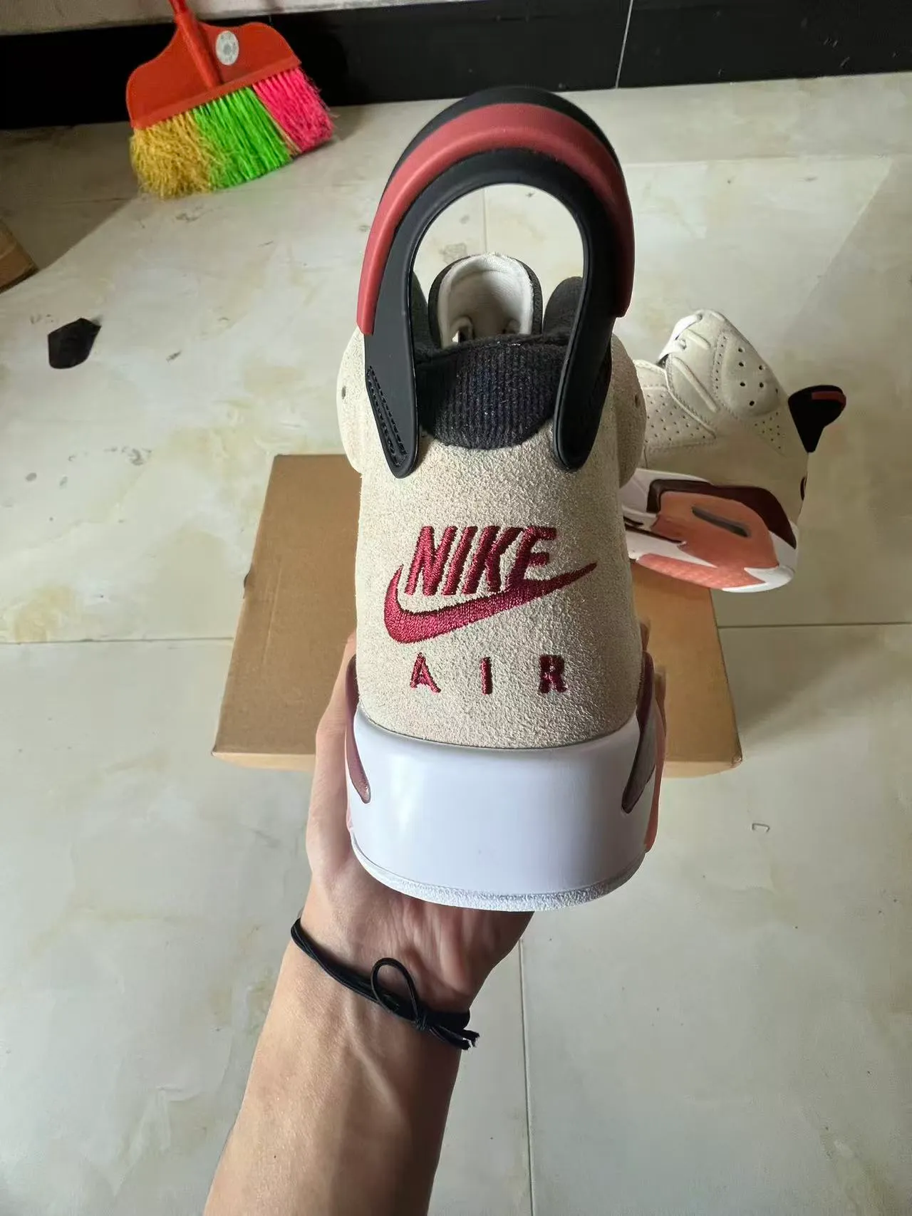 Zapatillas de baloncesto Air Jordan 6 beige burdeos rosa 8